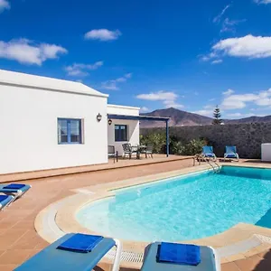 https://villa-atlantico-rubicon.in-canary-islands.com