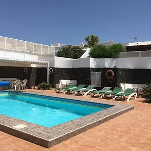 https://villa-yuca-13.in-canary-islands.com